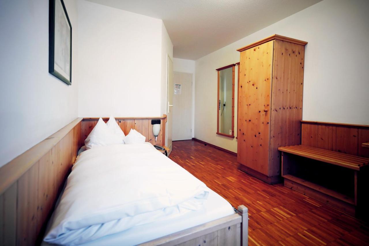 Gruener Baum Garni Hotel Krumbach Exterior foto