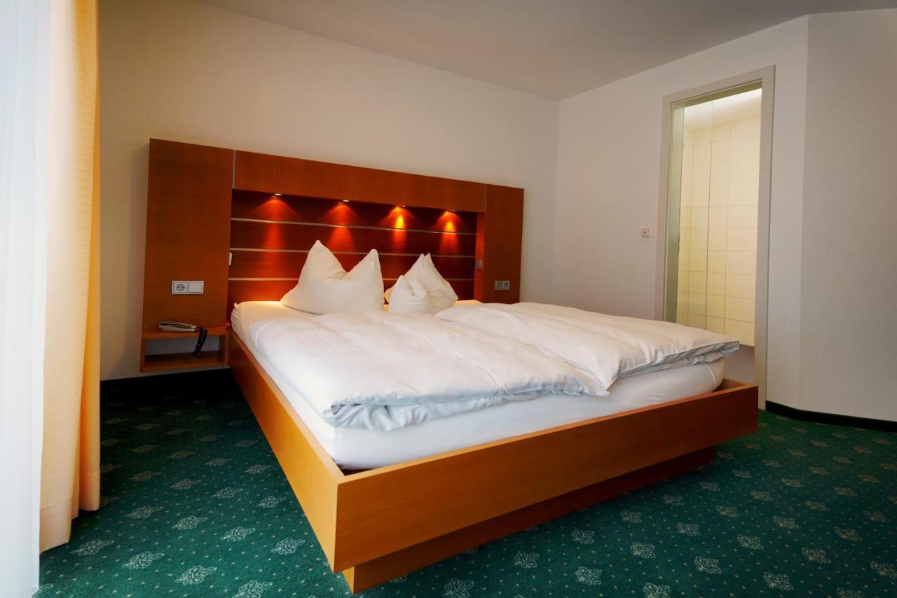 Gruener Baum Garni Hotel Krumbach Exterior foto